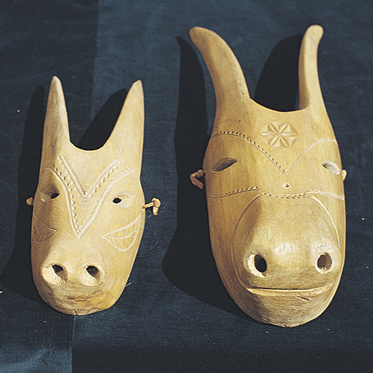 Maschere legno chiaro.jpg